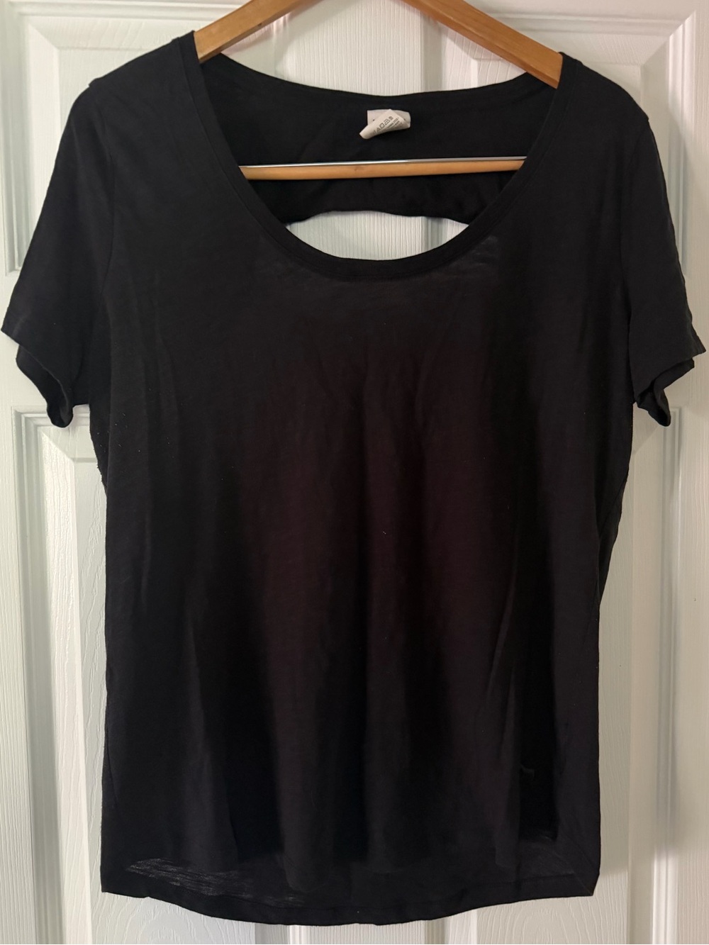Victoria's Secret Black Short Sleeve Scoop Neck Tee. Open Back, Size Large